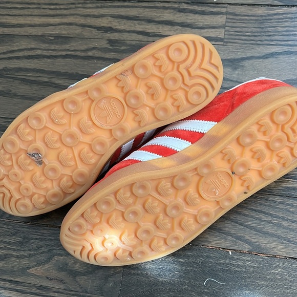 RED ADIDAS SAMBA - Picture 2 of 2